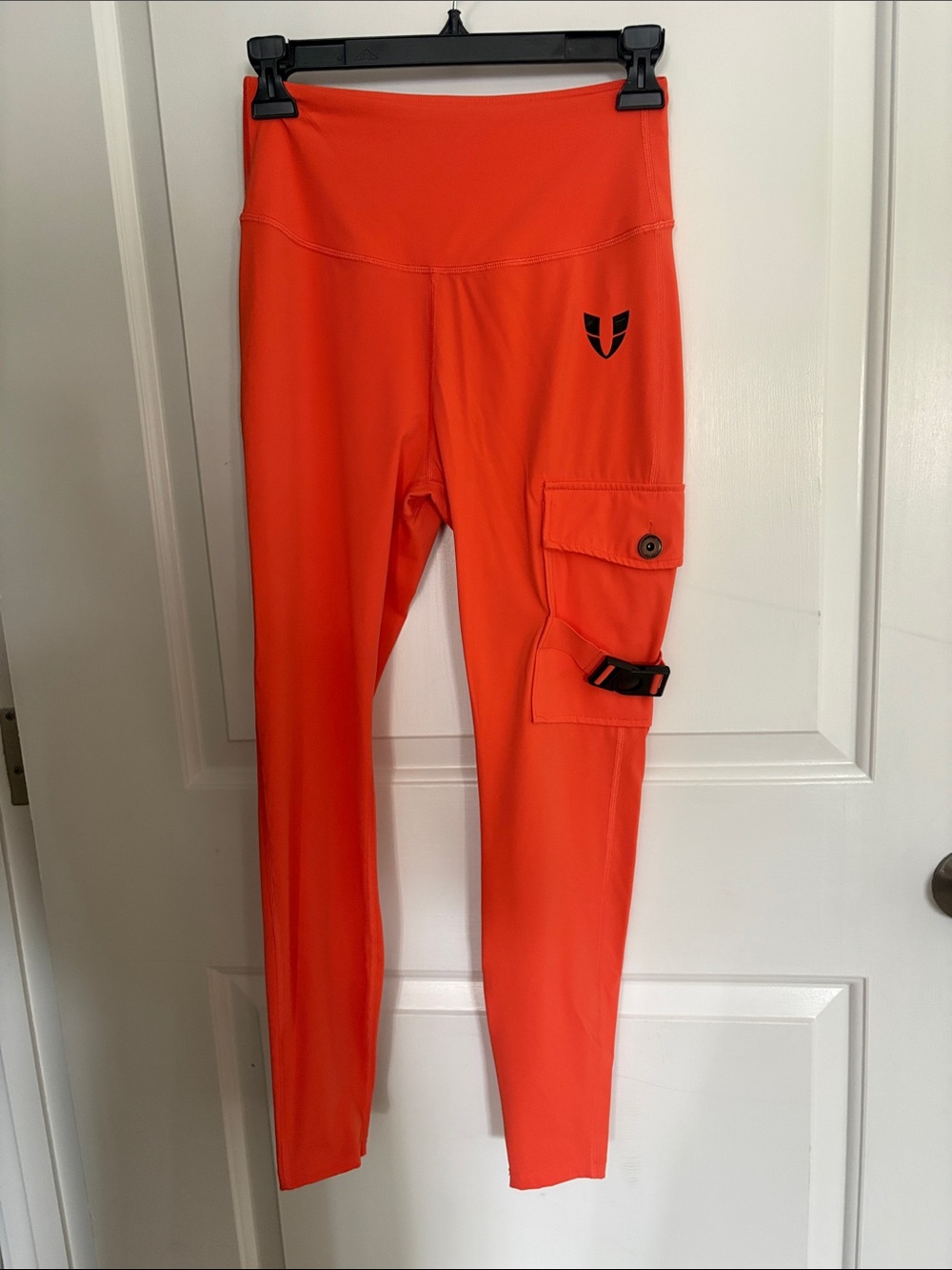 Like new! FirmAbs Orange scrunch butt Cargo Leggings, M